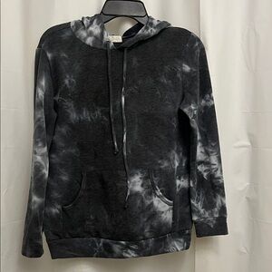 Tie-Dye Pullover Hoodie in Charcoal and Gray